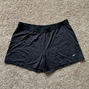 Women Nike shorts lg